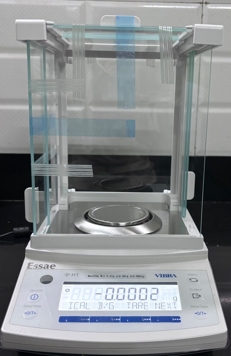 HT-224R analytical balance with draft shield